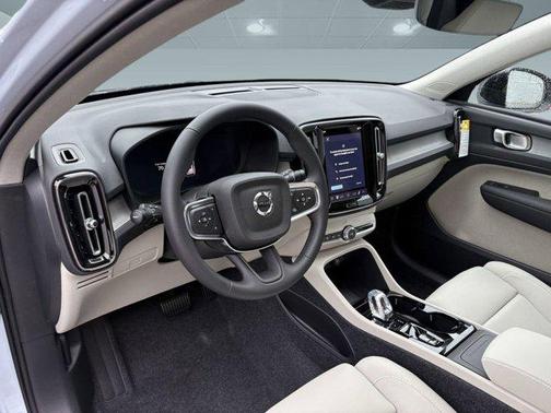 2026 Volvo XC40 B5 Plus