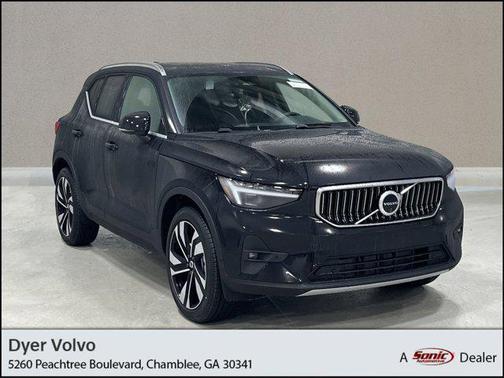 2025 Volvo XC40 B5 Ultra Bright Theme