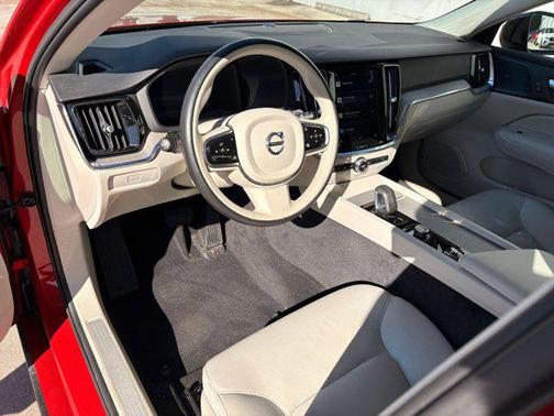 2024 Volvo S60 B5 Plus Dark Theme
