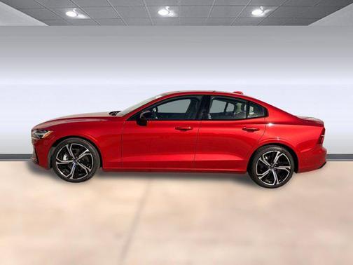 2024 Volvo S60 B5 Plus Dark Theme