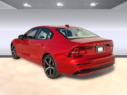 2024 Volvo S60 B5 Plus Dark Theme
