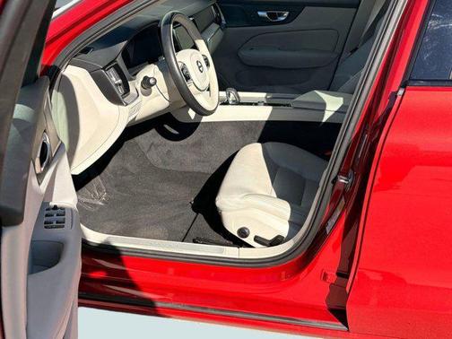 2024 Volvo S60 B5 Plus Dark Theme