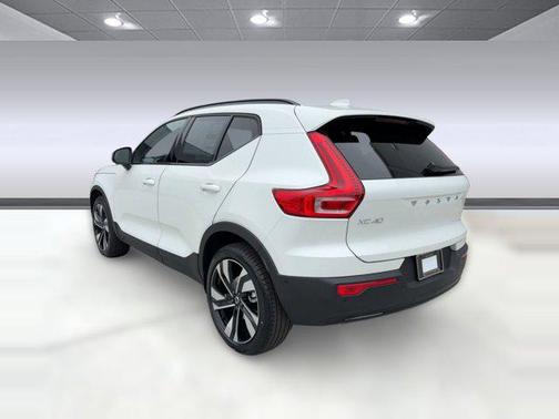 2026 Volvo XC40 Ultra, B5 AWD Gas (mild hybrid), Dark