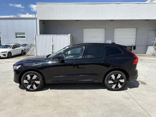 2025 Volvo XC60 Plug-In Hybrid T8 Plus
