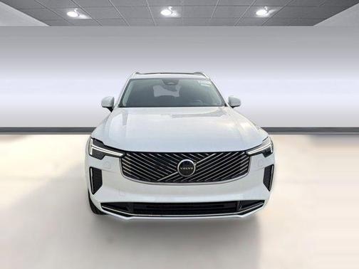 Crystal White Pearl 2026 Volvo XC90 Plus, B6 AWD Gas (mild hybrid), Gasoline, Bright, 7 Seats