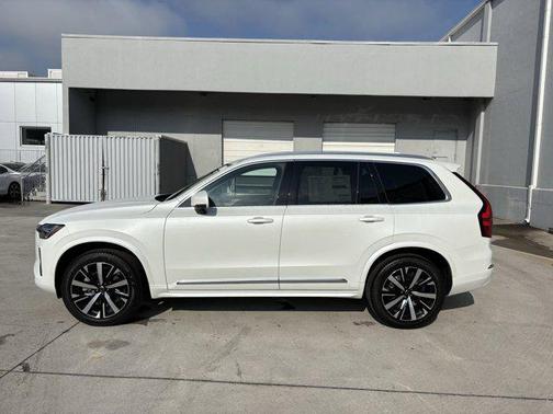 2026 Volvo XC90 B5 Core