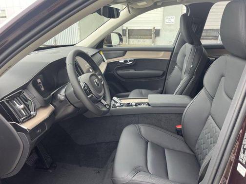 2025 Volvo XC90 B6 Plus 6-Seater