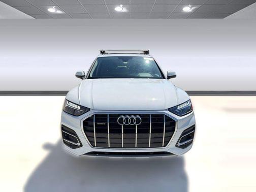 Glacier White Metallic 2023 Audi Q5 40 Premium