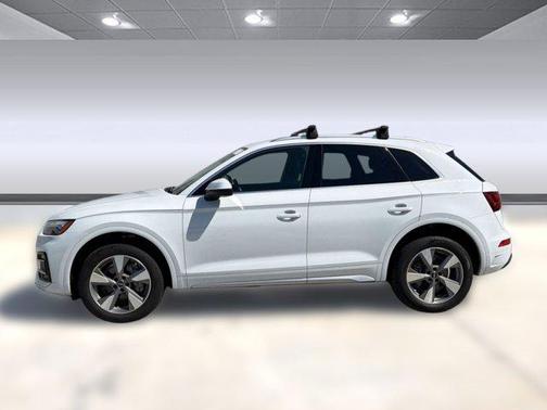 Glacier White Metallic 2023 Audi Q5 40 Premium