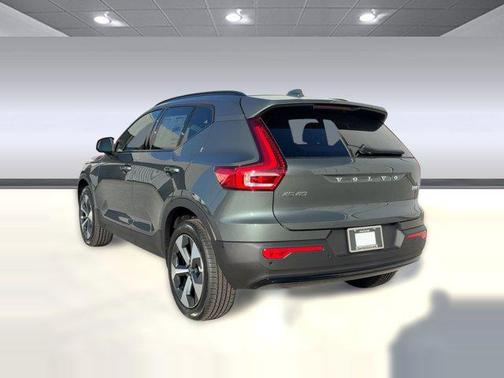 2026 Volvo XC40 Plus, B5 AWD Gas (mild hybrid), Dark