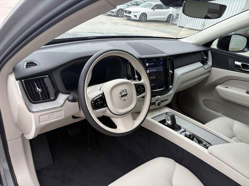 2025 Volvo XC60 Plus