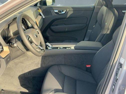 2026 Volvo XC60 B5 Core