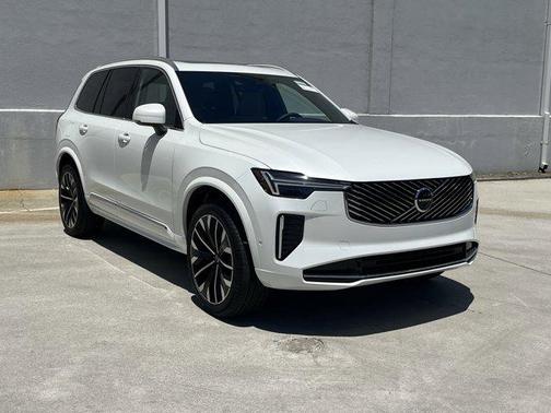 2025 Volvo XC90 B6 Plus 7-Seater