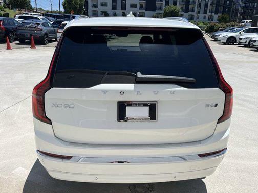 2025 Volvo XC90 B6 Plus 7-Seater