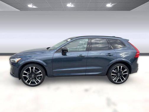2023 Volvo XC60 B5 Ultimate Dark Theme