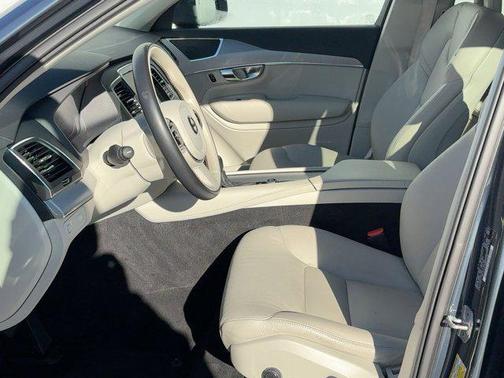 2021 Volvo XC90 T5 Momentum