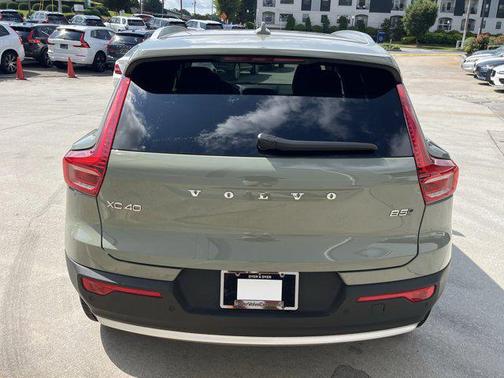 2025 Volvo XC40 B5 Plus Bright Theme