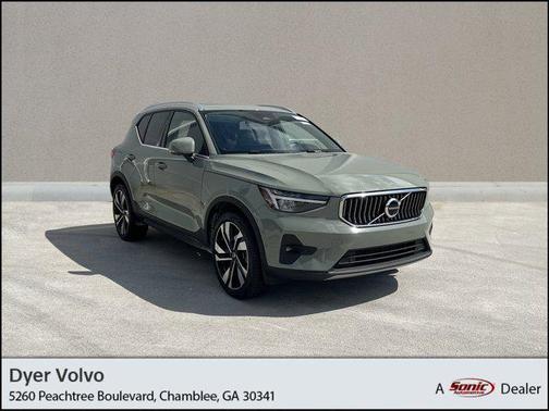 2025 Volvo XC40 B5 Plus Bright Theme