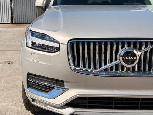 2025 Volvo XC90 B6 Plus 7-Seater
