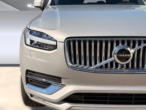 2025 Volvo XC90 B6 Plus 7-Seater