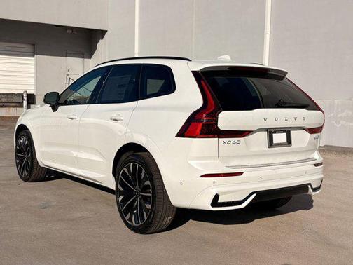 2026 Volvo XC60 B5 Ultra