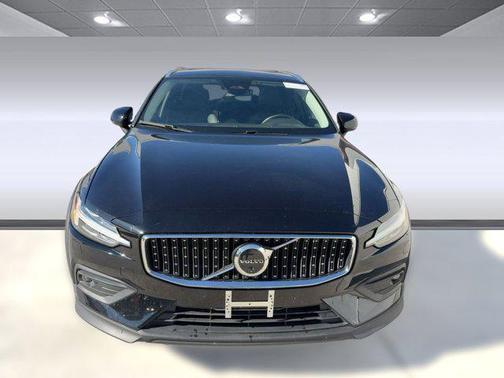 2025 Volvo V60 Cross Country B5 Plus