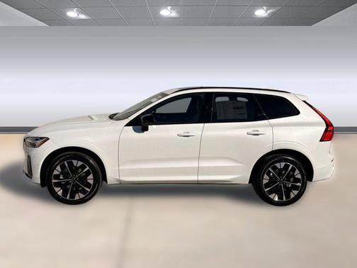 Crystal White Metallic 2026 Volvo XC60 B5 Plus