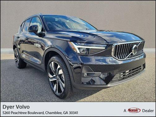 2025 Volvo XC40 B5 Ultra Bright Theme