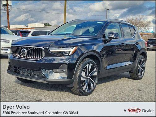 2025 Volvo XC40 B5 Ultra Bright Theme