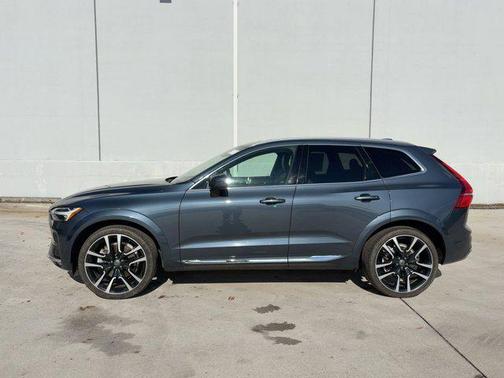 2023 Volvo XC60 Ultimate Bright Theme