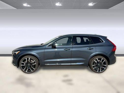 2023 Volvo XC60 Ultimate Bright Theme