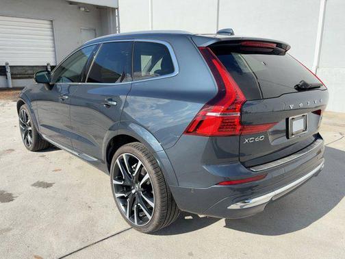 2023 Volvo XC60 Ultimate Bright Theme