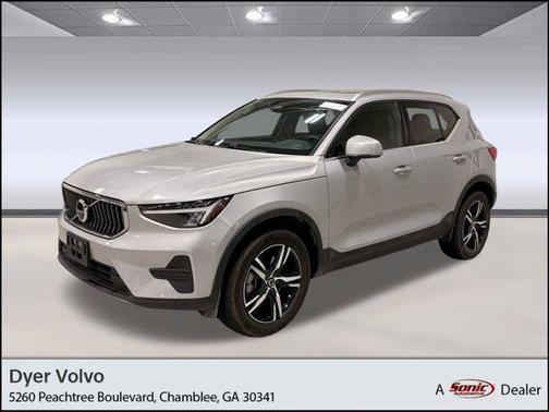 2025 Volvo XC40 B5 Core Bright Theme