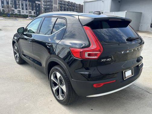 2025 Volvo XC40 B5 Core Bright Theme