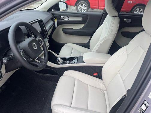 2026 Volvo XC40 B5 Ultra