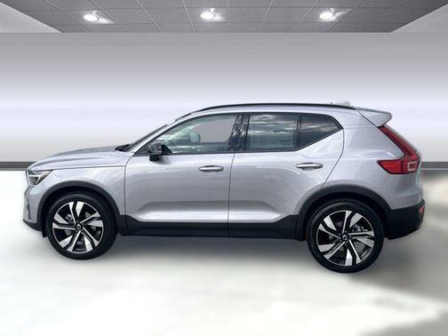2026 Volvo XC40 B5 Ultra