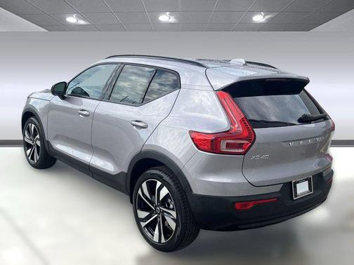 2026 Volvo XC40 B5 Ultra