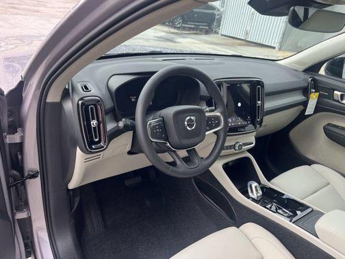 2026 Volvo XC40 B5 Ultra