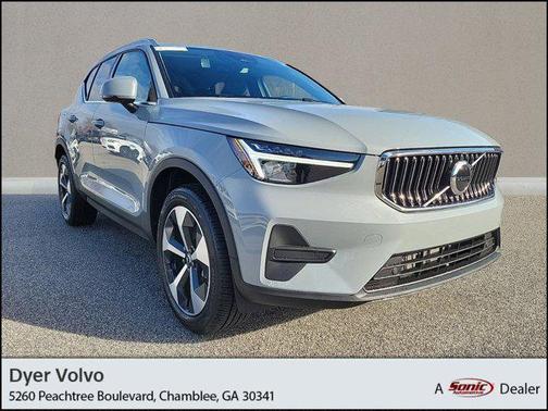 2025 Volvo XC40 B5 Core Bright Theme