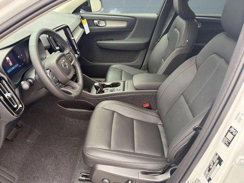 Crystal White 2026 Volvo XC40 Core, B5 AWD Gas (mild hybrid), Dark