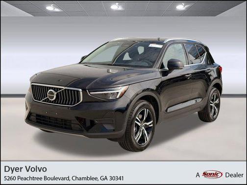 2025 Volvo XC40 B5 Core Bright Theme