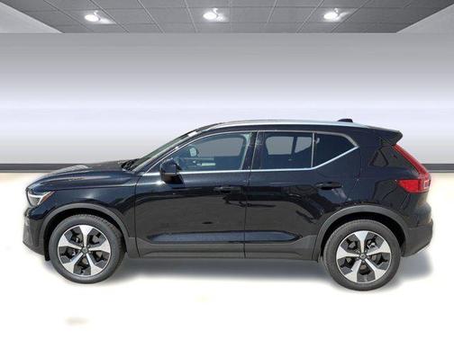 2025 Volvo XC40 B5 Plus Bright Theme