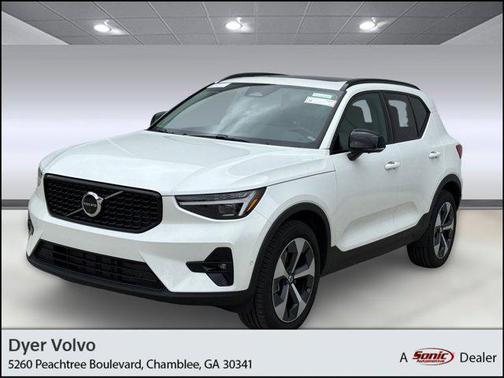 2025 Volvo XC40 B5 Plus Dark Theme
