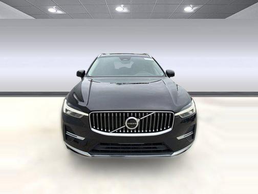Onyx Black Metallic 2023 Volvo XC60 B5 Plus Bright Theme
