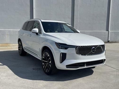2025 Volvo XC90 B6 Core