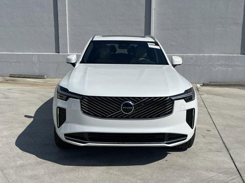 2025 Volvo XC90 B6 Core