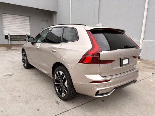 2026 Volvo XC60 B5 Plus