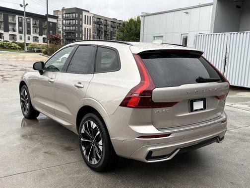 2026 Volvo XC60 B5 Plus