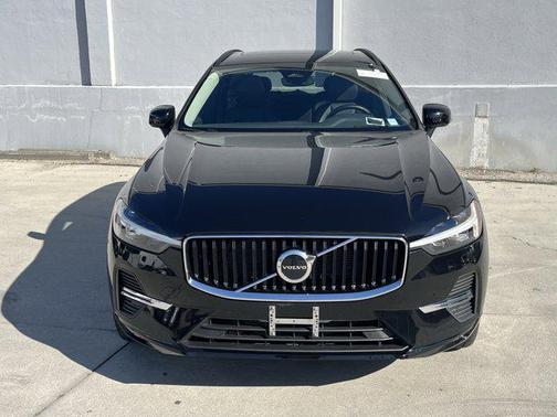 2022 Volvo XC60 B5 Momentum
