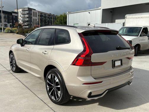 2026 Volvo XC60 B5 Plus